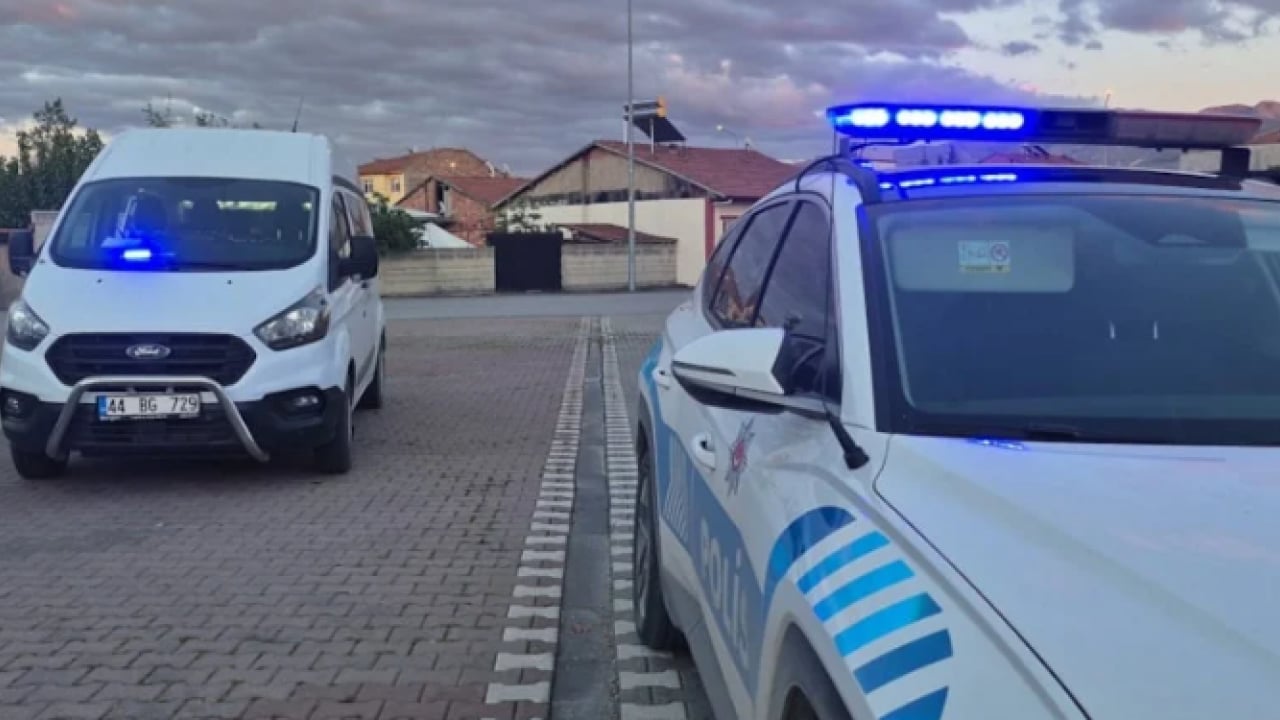 Foto - Sosyal medyadaki tartışma sokağa taştı! Bir kişi bıçaklandı!