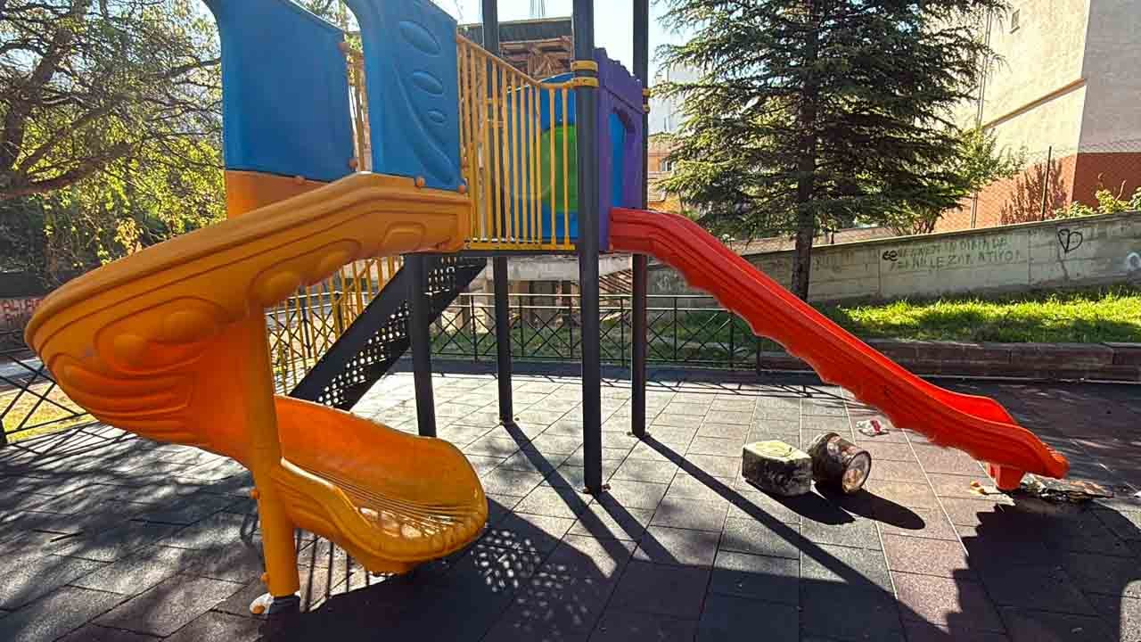 Foto - Çocuk parkında insanlık dışı sabotaj: Kaydıraklara yanık yağ döken vicdansızlar aranıyor