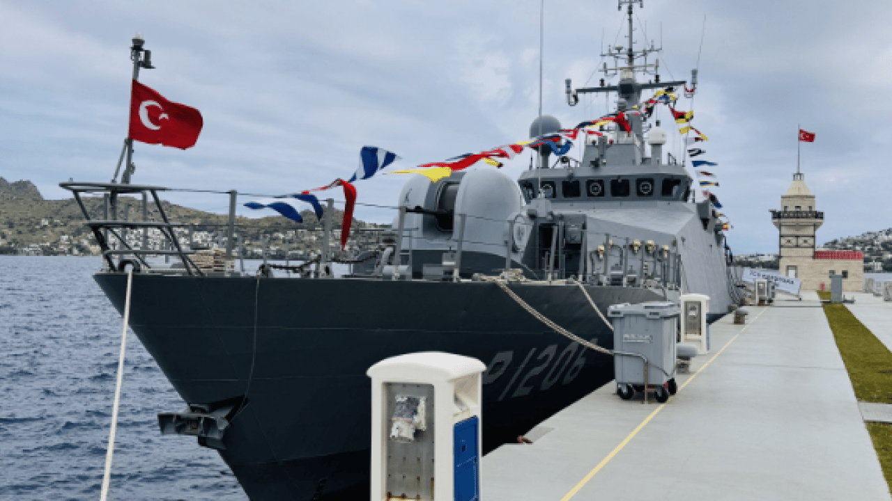 Foto - Çocuklar askeri gemileri yakından tanıdı: 23 Nisan’da limanlarda özel ziyaret