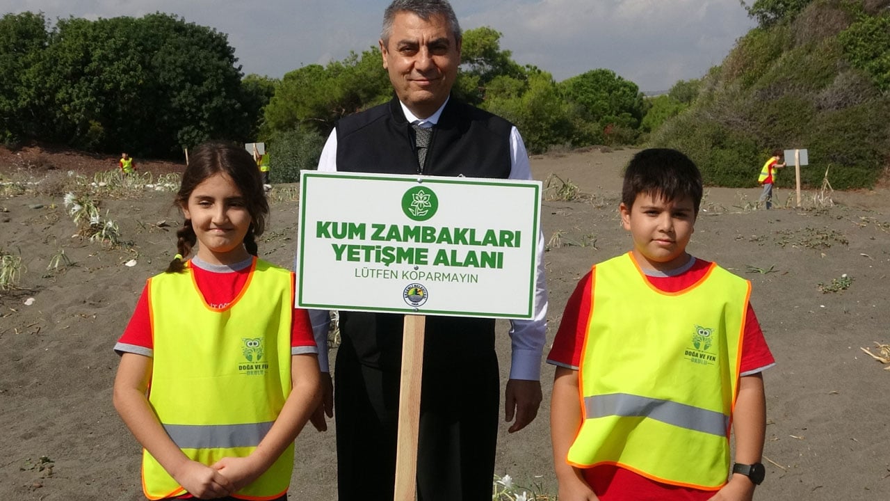 Foto - Çocuklar nöbette! 2 milyon 800 bin liranız yoksa bu çiçeğe yaklaşmayın