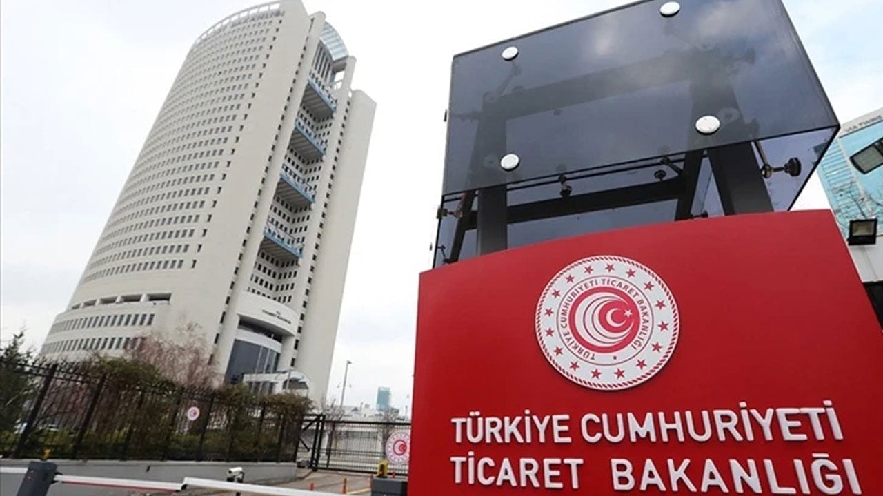 Foto - Çocuklarımız saldırı altında! Hem paramızı alıp hem çıplaklığı dayatıyorlar…
