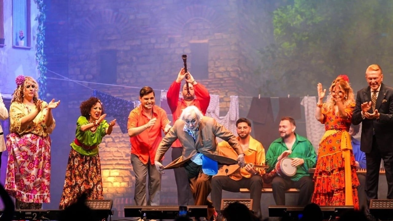 Foto - Çocukların katledildiği gün gösteriyi iptal etmemişti! Seyircisini fırçalayan Müjdat Gezen’e tepkiler artıyor