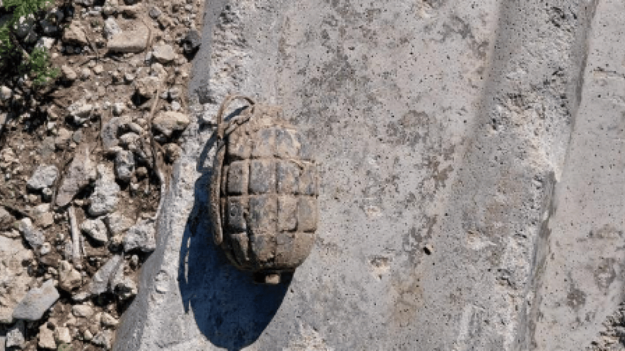 Foto - Çocukların oyunu faciayla bitebilirdi! Molozların arasında el bombası bulundu
