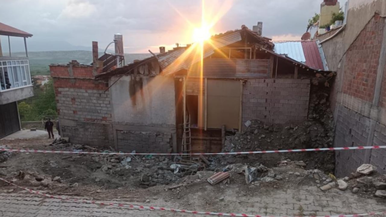 Foto - Çocukların oyunu faciayla bitebilirdi! Molozların arasında el bombası bulundu