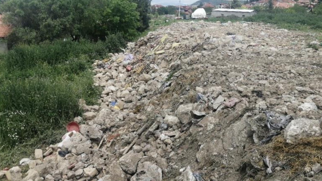 Foto - Çocukların oyunu faciayla bitebilirdi! Molozların arasında el bombası bulundu