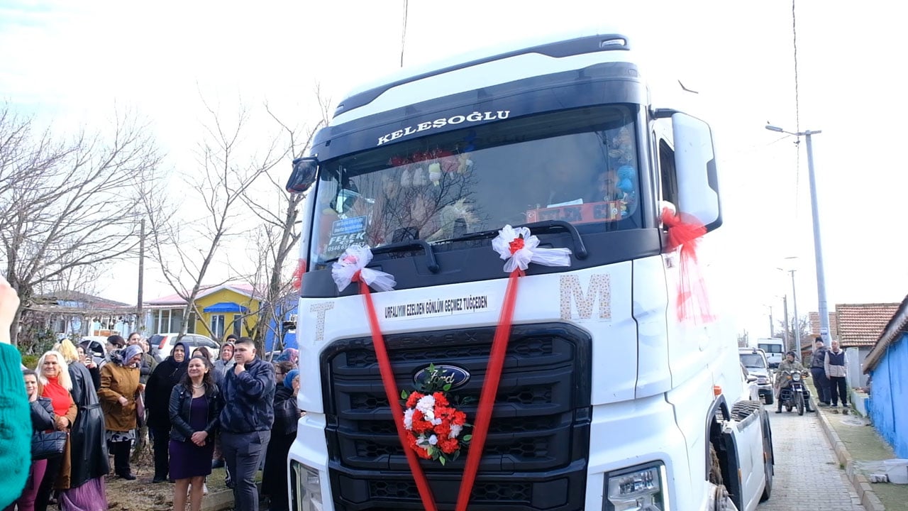 Foto - Çocukluk hayali gerçek oldu... Gelin arabasını gören dönüp bir daha baktı! 