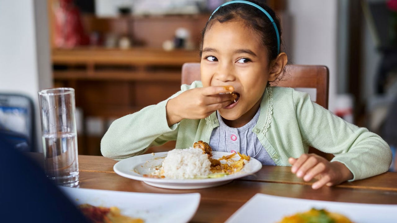 Foto - Çoğumuz bu hatayı yapıyoruz! Yemekle su içmek zararlı mı?