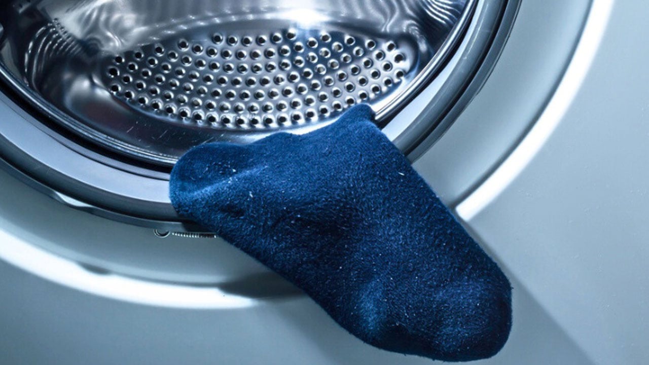 Foto - Çoğumuz bu sorunu yaşıyoruz! Çamaşır makinesinde kaybolan çoraplar nereye gidiyor?