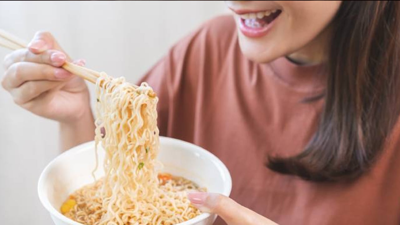 Foto - Çok ciddi yan etkileri var: Noodle yemek felç ve kanser riskini arttırıyor! Bilmeniz gereken her şey