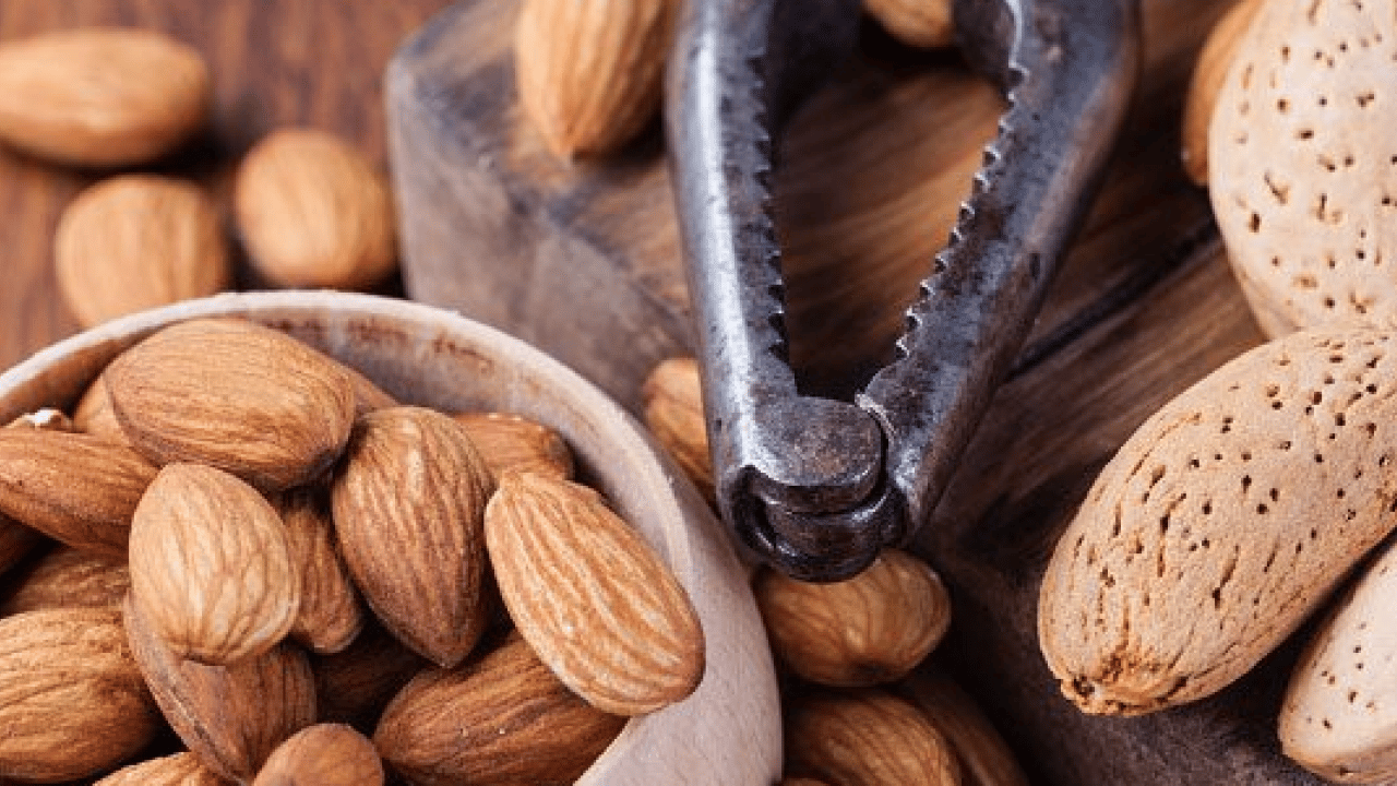 Foto - Çok fazla badem tüketilirse ne olur? Badem, süt yağ, un ve macun...