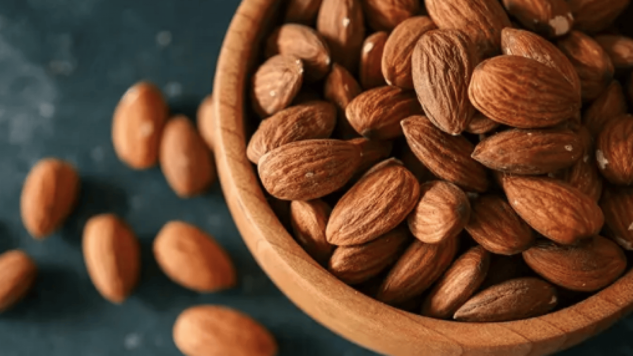 Foto - Çok fazla badem tüketilirse ne olur? Badem, süt yağ, un ve macun...