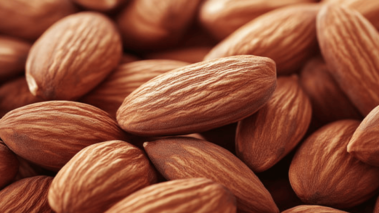 Foto - Çok fazla badem tüketilirse ne olur? Badem, süt yağ, un ve macun...