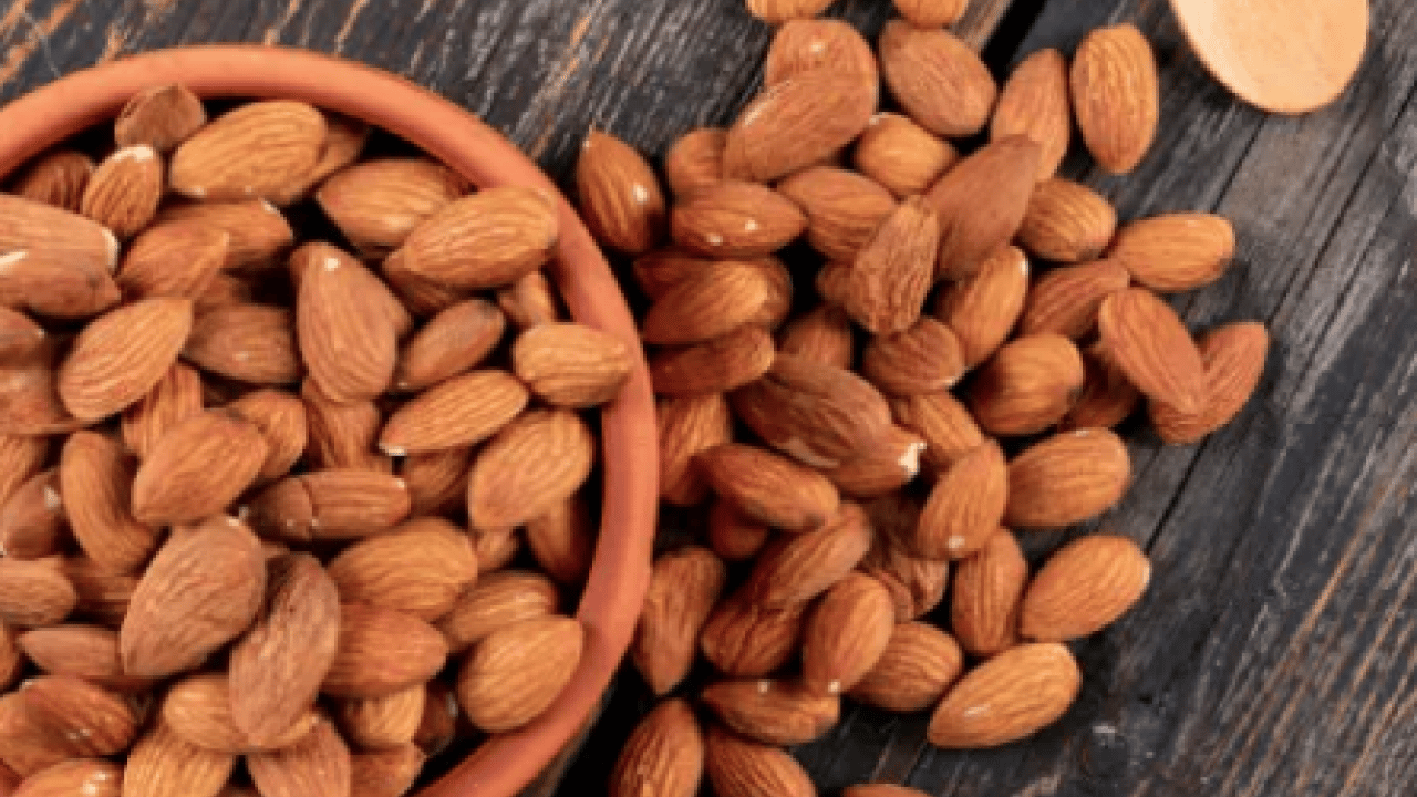 Foto - Çok fazla badem tüketilirse ne olur? Badem, süt yağ, un ve macun...