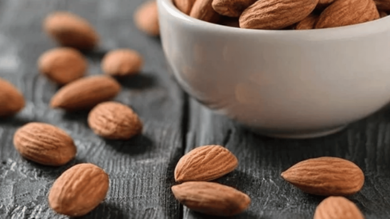 Foto - Çok fazla badem tüketilirse ne olur? Badem, süt yağ, un ve macun...
