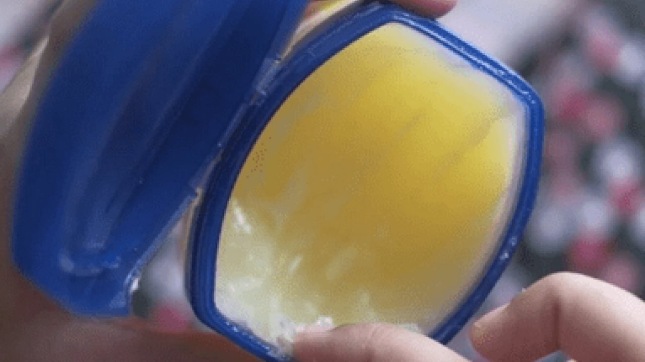 Foto - Çok konuşulacak bir tartışma konusu daha! Vazelin tüylenme yapar mı?