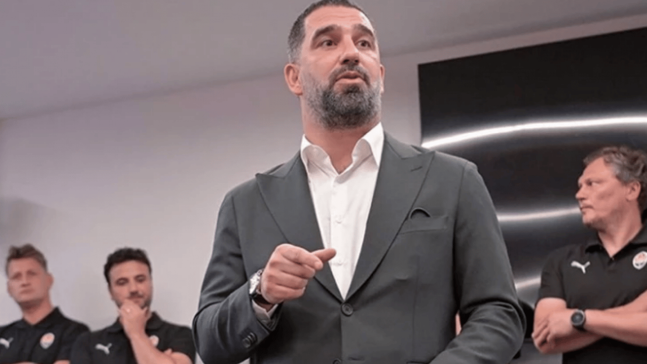 Foto - Çok konuşulacak gelişme: Arda Turan'ın maçı sırasında hava saldırısı alarmı