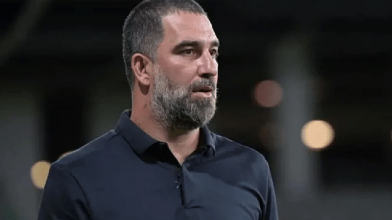 Foto - Çok konuşulacak gelişme: Arda Turan'ın maçı sırasında hava saldırısı alarmı