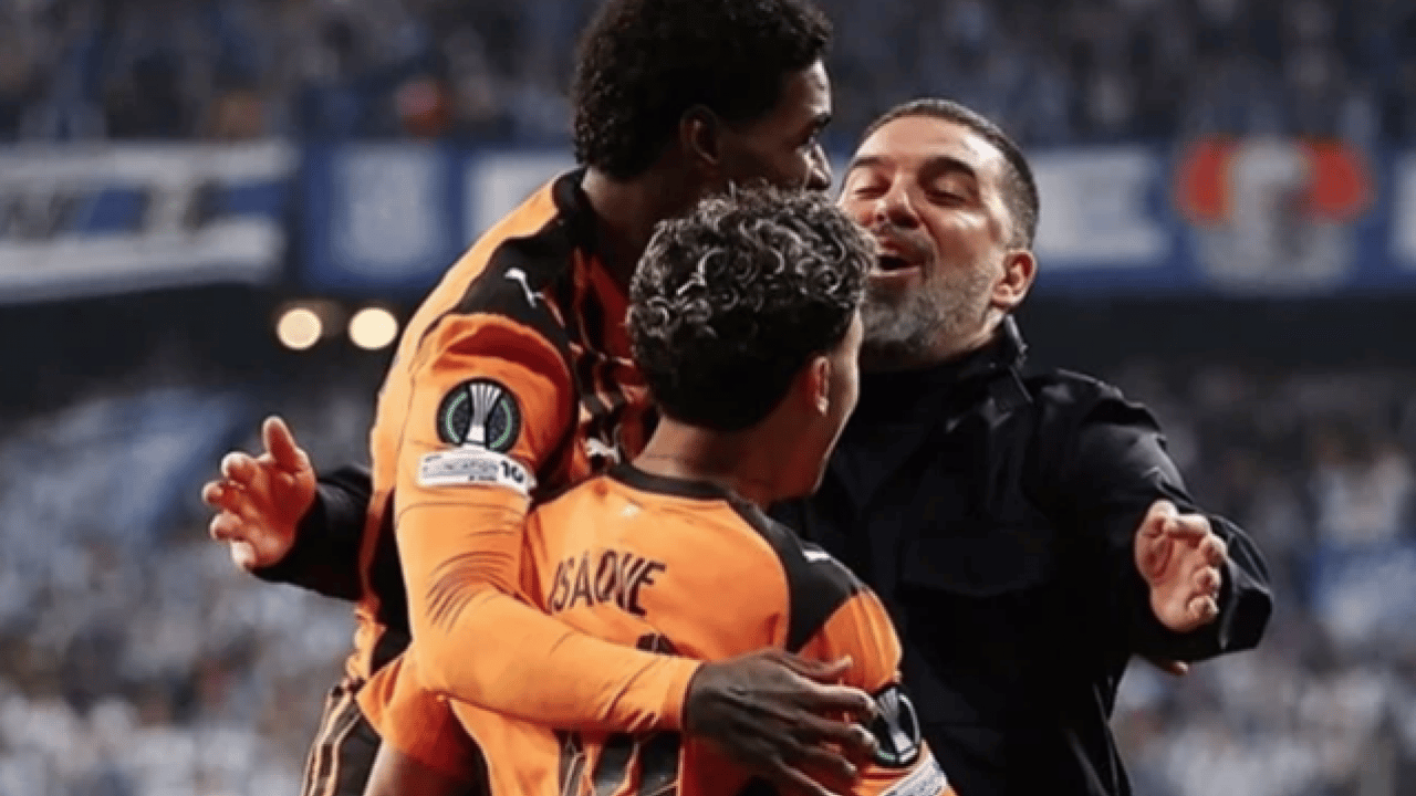 Foto - Çok konuşulacak gelişme: Arda Turan'ın maçı sırasında hava saldırısı alarmı