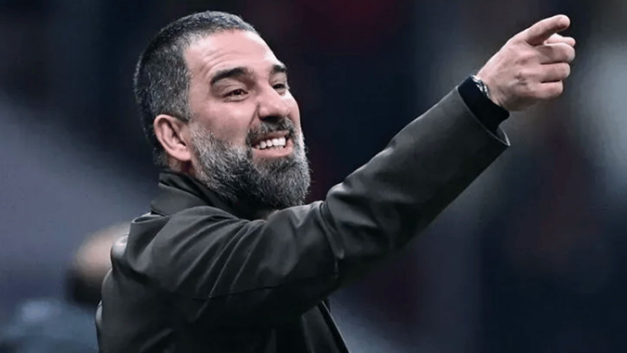 Foto - Çok konuşulacak gelişme: Arda Turan'ın maçı sırasında hava saldırısı alarmı