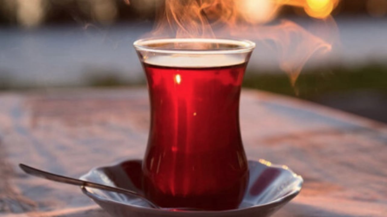 Foto - Çok sayıda bardak bardak çay içmenin zararları can sıkacak cinsten! Biraz azaltsanız iyi olacak...