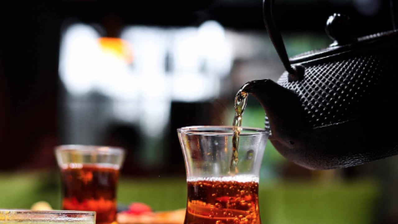 Foto - Çok sayıda bardak bardak çay içmenin zararları can sıkacak cinsten! Biraz azaltsanız iyi olacak...