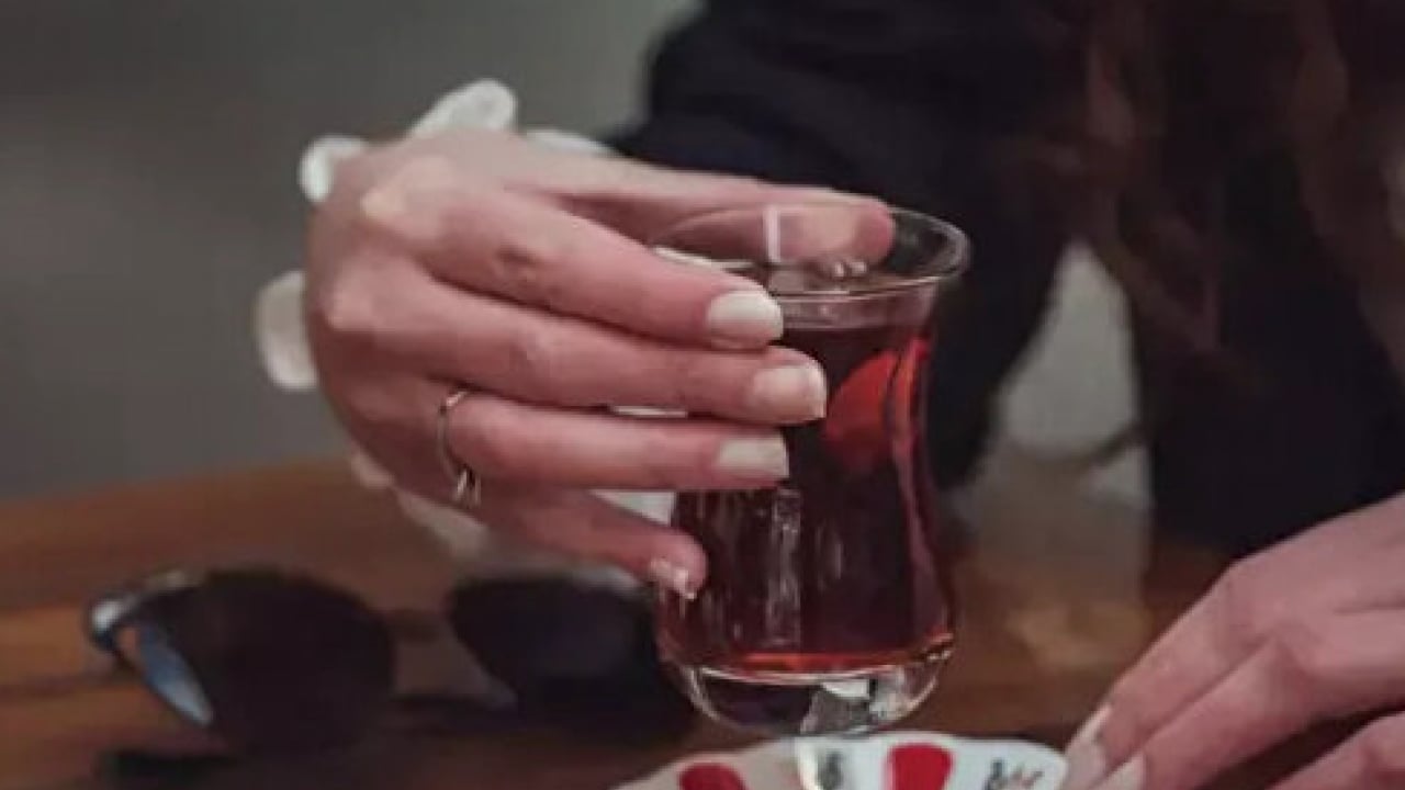Foto - Çok sayıda bardak bardak çay içmenin zararları can sıkacak cinsten! Biraz azaltsanız iyi olacak...