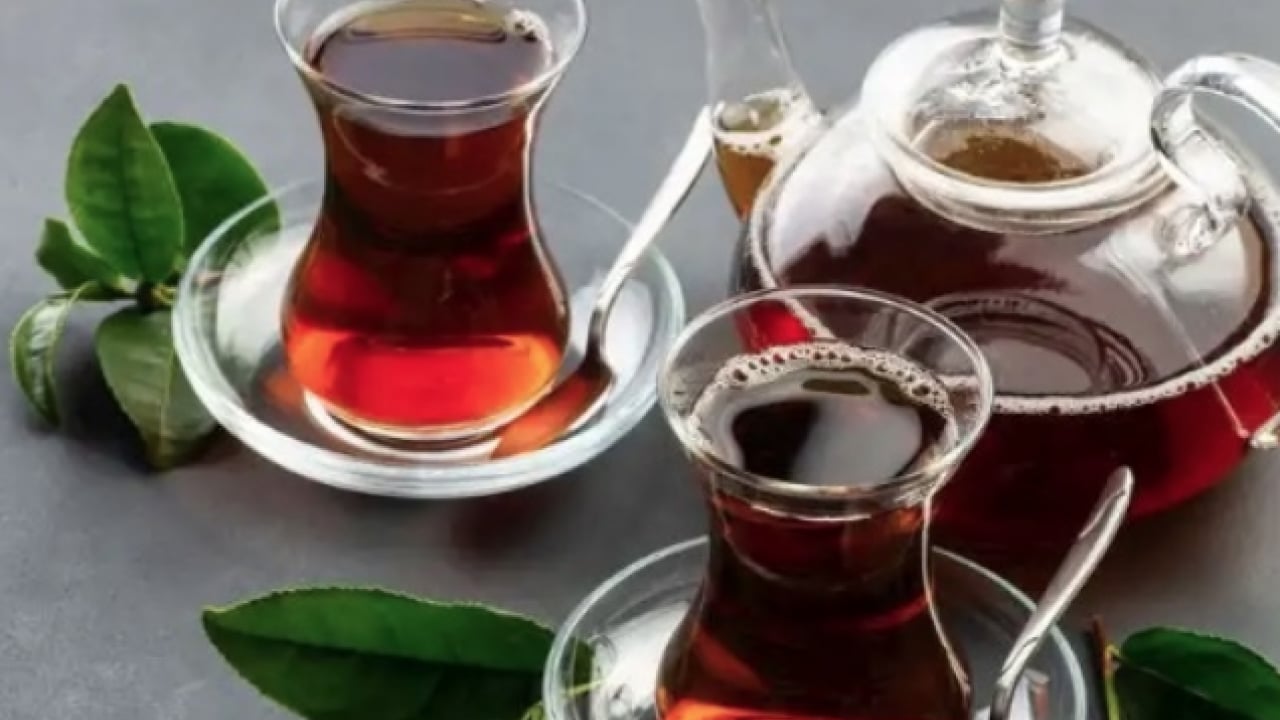Foto - Çok sayıda bardak bardak çay içmenin zararları can sıkacak cinsten! Biraz azaltsanız iyi olacak...