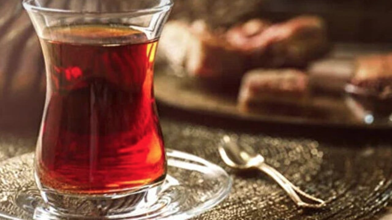 Foto - Çok sayıda bardak bardak çay içmenin zararları can sıkacak cinsten! Biraz azaltsanız iyi olacak...
