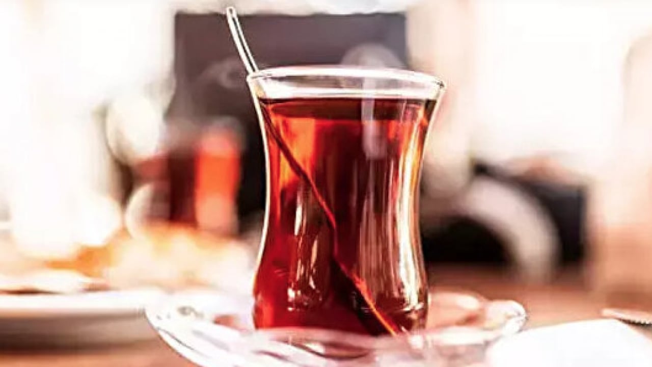 Foto - Çok sayıda bardak bardak çay içmenin zararları can sıkacak cinsten! Biraz azaltsanız iyi olacak...