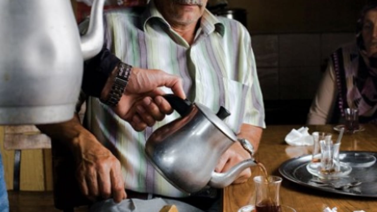 Foto - Çok sayıda bardak bardak çay içmenin zararları can sıkacak cinsten! Biraz azaltsanız iyi olacak...