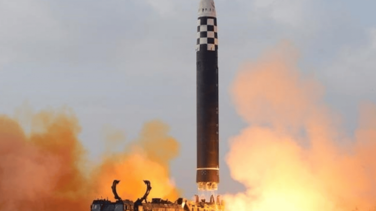 Foto - Güney Kore duyurdu: Kuzey Kore doğuya doğru balistik füze ateşledi!