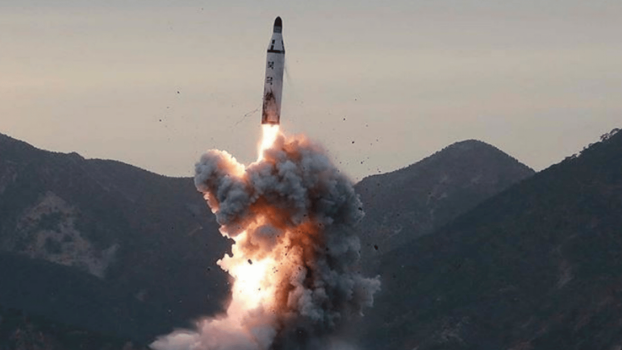 Foto - Güney Kore duyurdu: Kuzey Kore doğuya doğru balistik füze ateşledi!