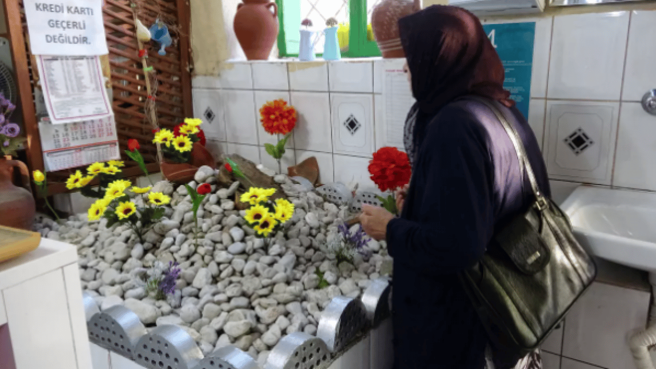 Foto - Çok sayıda söylenti var: Pide salonunun ortasında mezar!