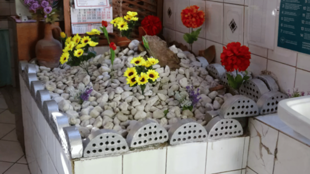 Foto - Çok sayıda söylenti var: Pide salonunun ortasında mezar!