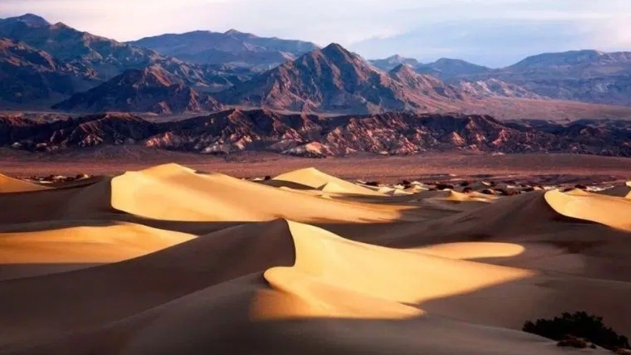 Foto - Çölün ortasında ortaya çıktı! Herkes 'kıyamet alameti mi?' diye birbirine sormaya başladı