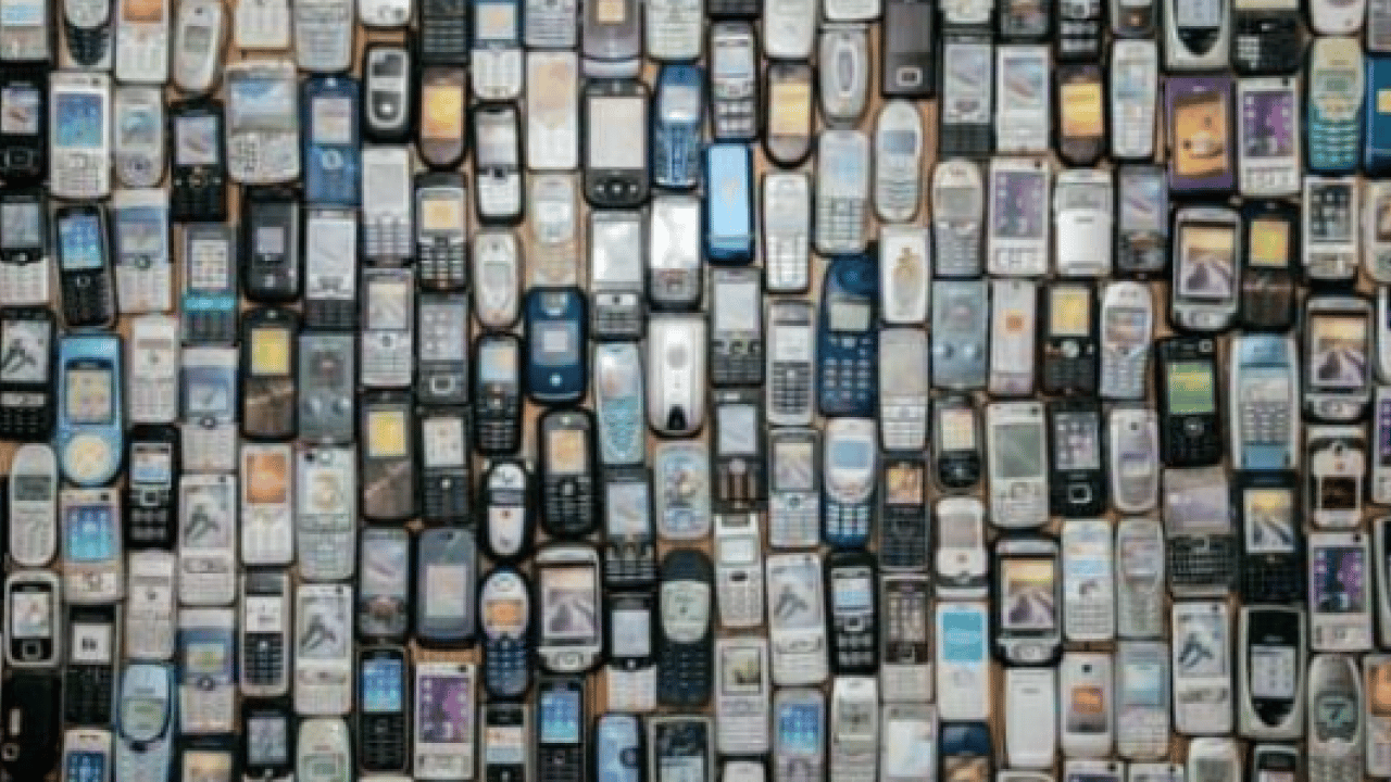 Foto - Çöpe atmadan önce bir bakın! Eski telefonunuz servet değerinde olabilir