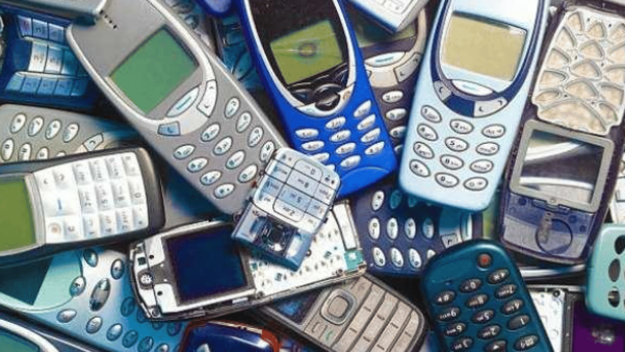 Foto - Çöpe atmadan önce bir bakın! Eski telefonunuz servet değerinde olabilir