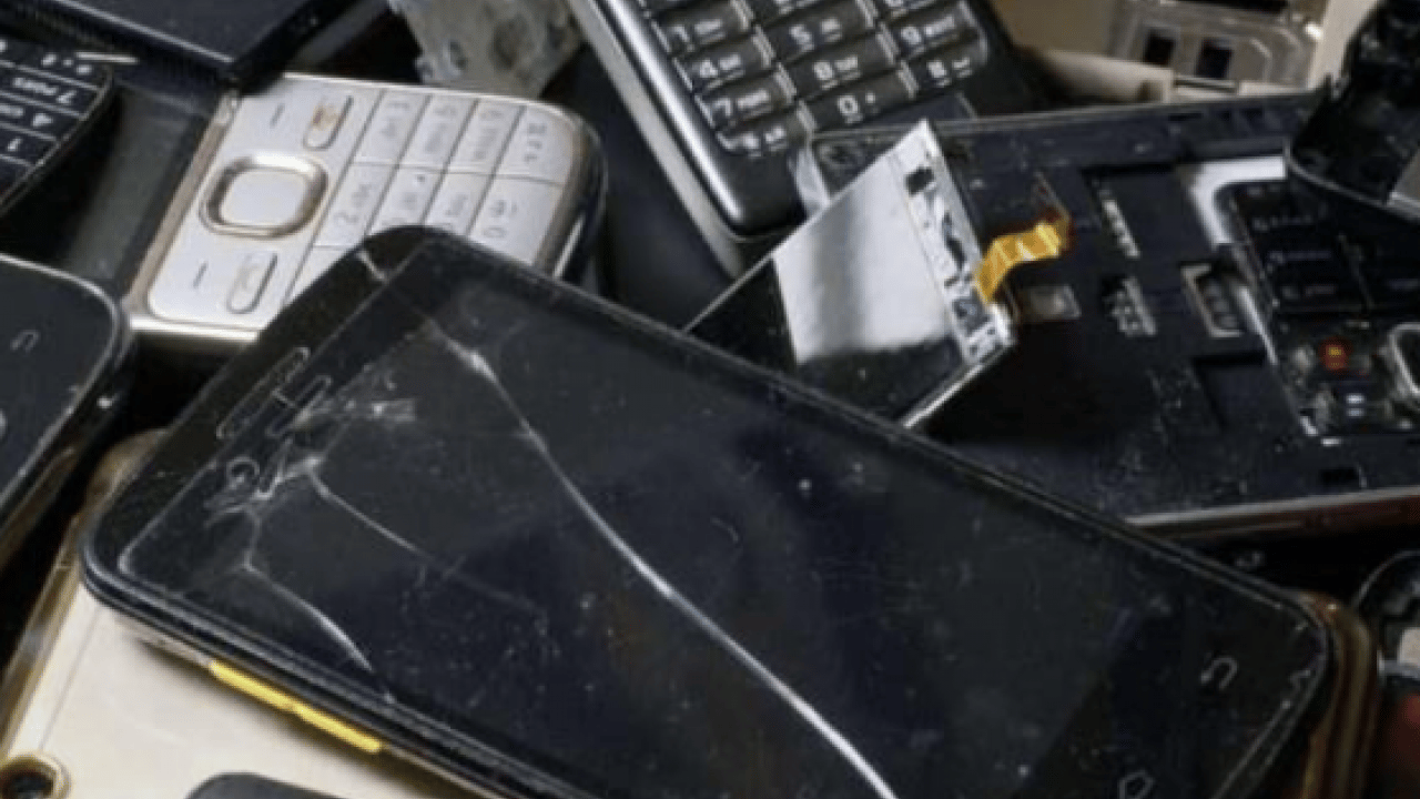 Foto - Çöpe atmadan önce bir bakın! Eski telefonunuz servet değerinde olabilir