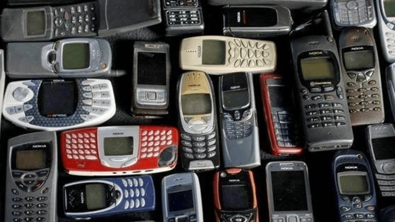 Çöpe atmadan önce bir bakın! Eski telefonunuz servet değerinde olabilir