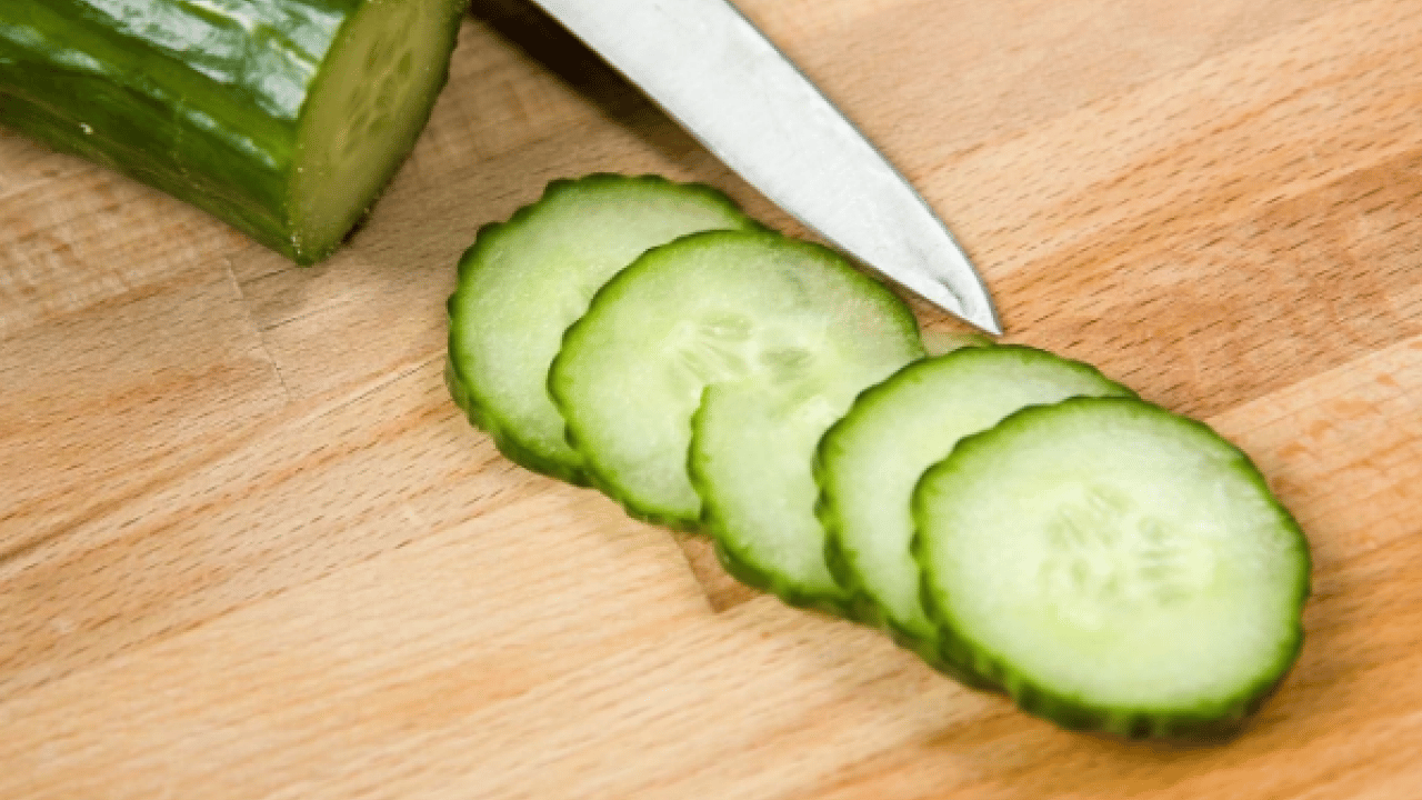 Foto - Çöpe atmak yerine bunu deneyin! Rengi solmuş salatalığı canlandırmanın doğal yolu