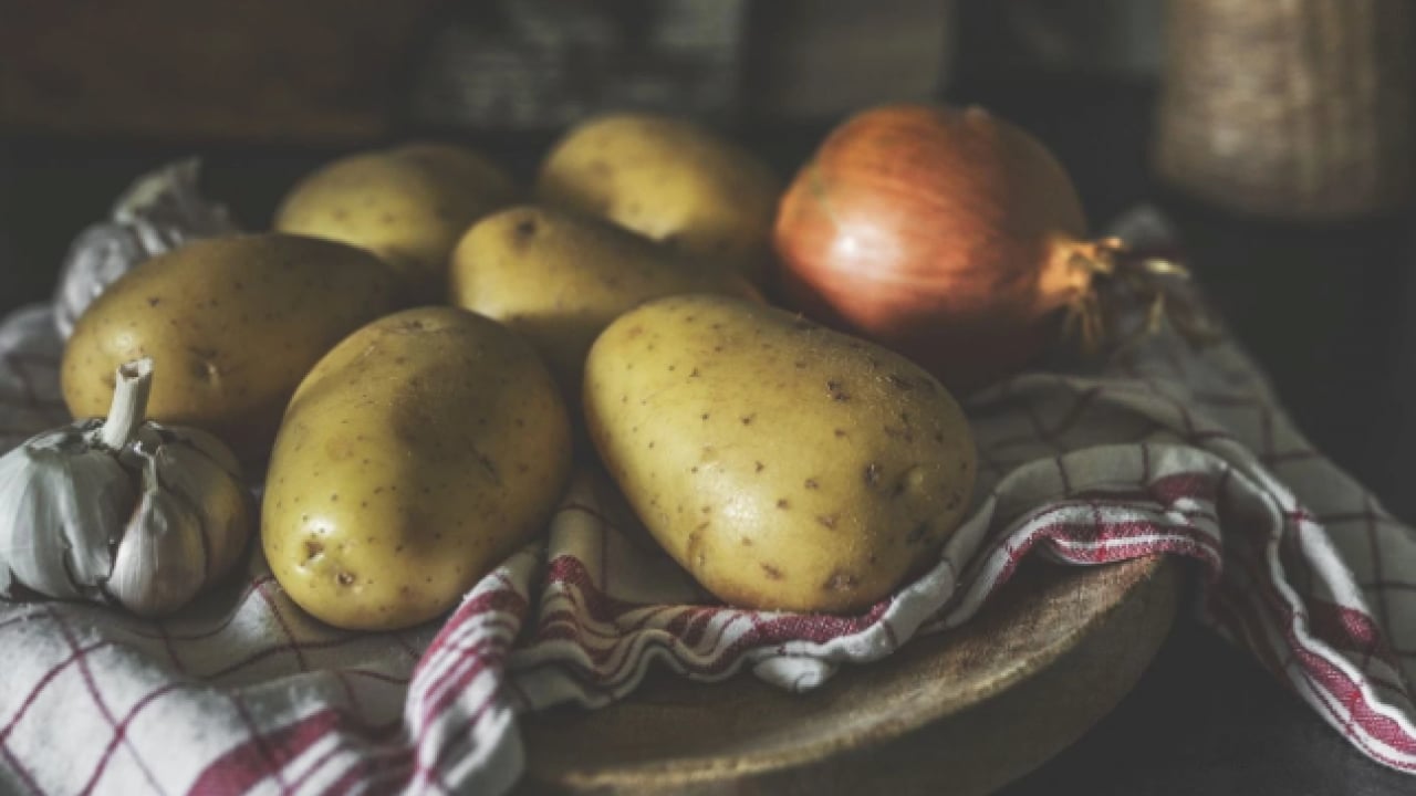 Foto - Çöpe atmanıza gerek kalmayacak! Patateslerin filizlenmesini önleyen doğal yöntem