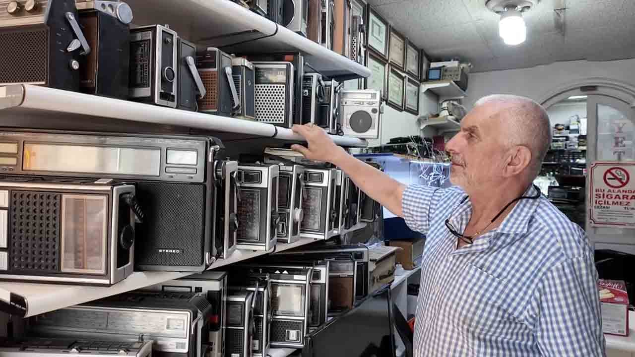 Foto - Çöpe gitmelerine gönlü razı değil... Nostaljik radyoları hayata döndürüyor