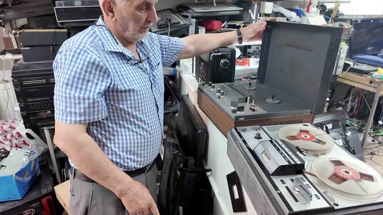 Foto - Çöpe gitmelerine gönlü razı değil... Nostaljik radyoları hayata döndürüyor