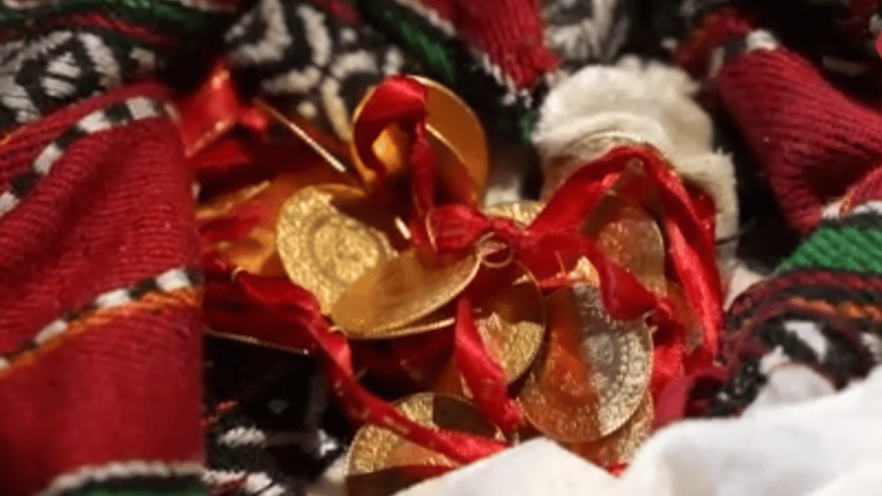 Foto - Çöpten servet çıktı! 1 milyon 200 bin TL'lik altın sahibine ulaştırıldı