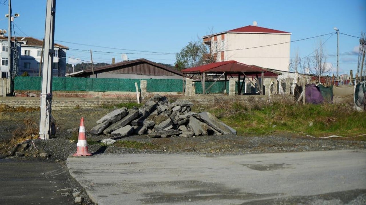 Foto - Çukur ve çamur tamam sıra çöpte!