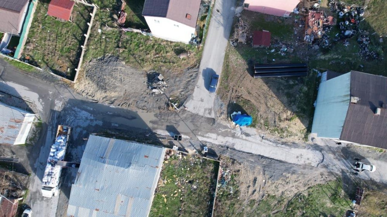 Foto - Çukur ve çamur tamam sıra çöpte!