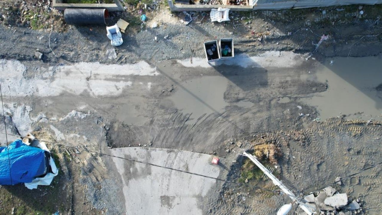 Foto - Çukur ve çamur tamam sıra çöpte!