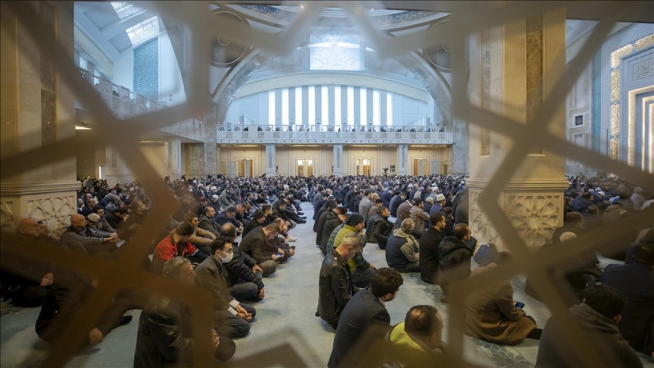 Cuma hutbesinde dijital bağımlılığa dikkat çekildi: Bağımlılıkla mücadelede ramazan bir fırsattır