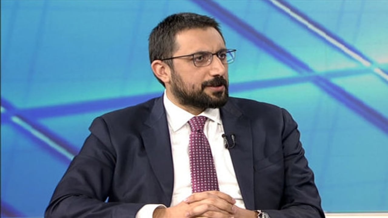 Foto - Cumhurbaşkanı Başdanışmanı’ndan Ahmet Davutoğlu’na tarihi ayar! Sittin sene kendine gelemez artık