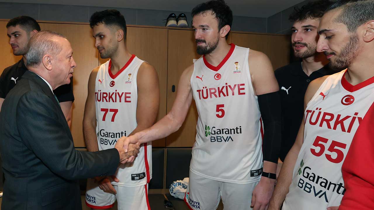 Foto - Cumhurbaşkanı Erdoğan, A Milli Basketbol Takımı’nı yalnız bırakmadı